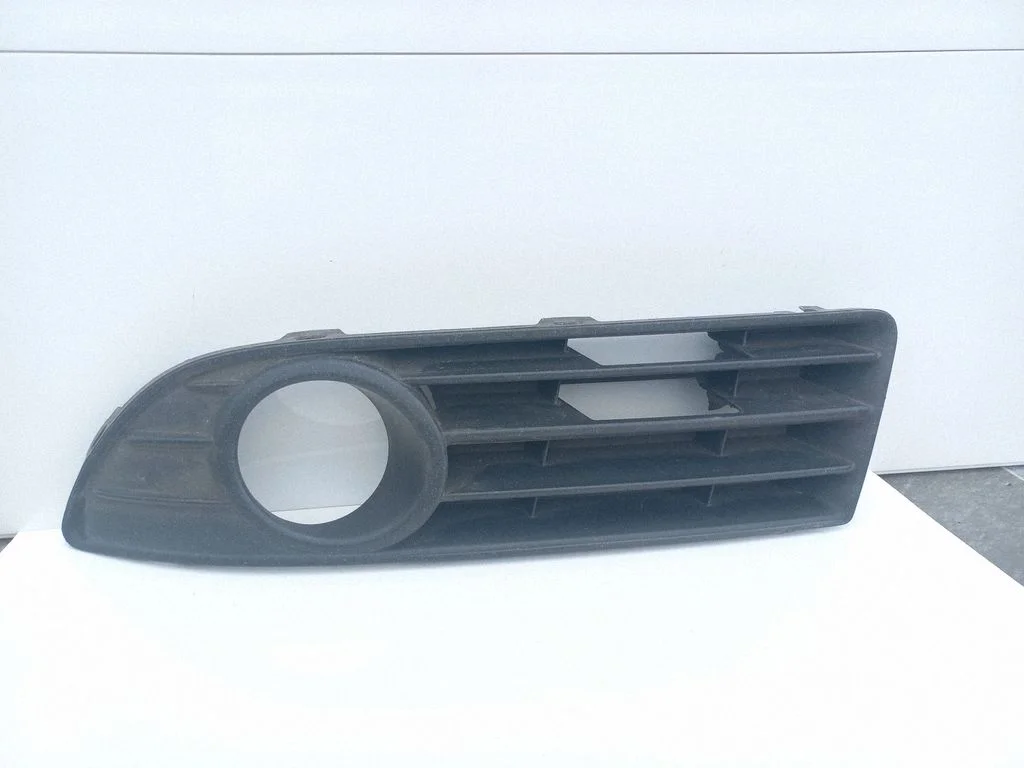 Front fog light trim/grill – Volkswagen Polo IV 9N3 (2005-2009)