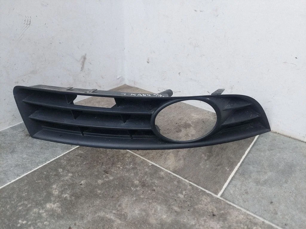 Kratka / ramka halogenu – Volkswagen Passat B6 (2005-2010)