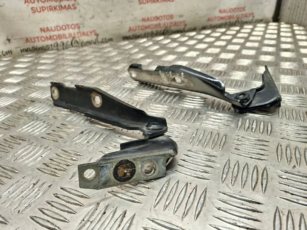 Engine bonnet/hood hinges 4B0823301D
