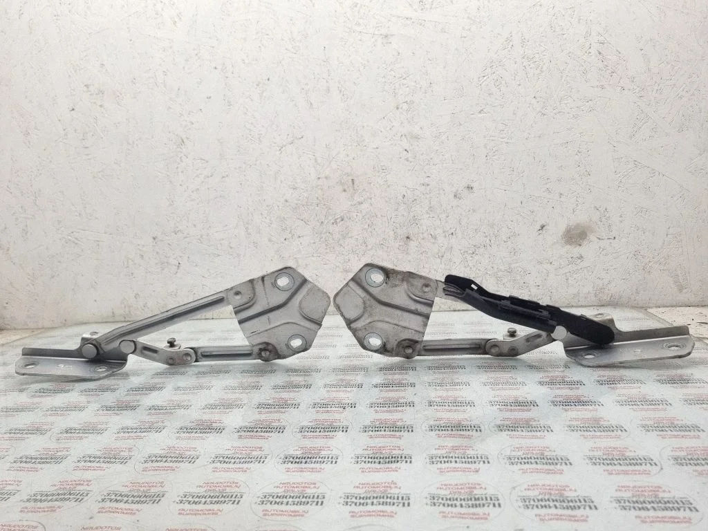 Engine bonnet/hood hinges 1T0823302B