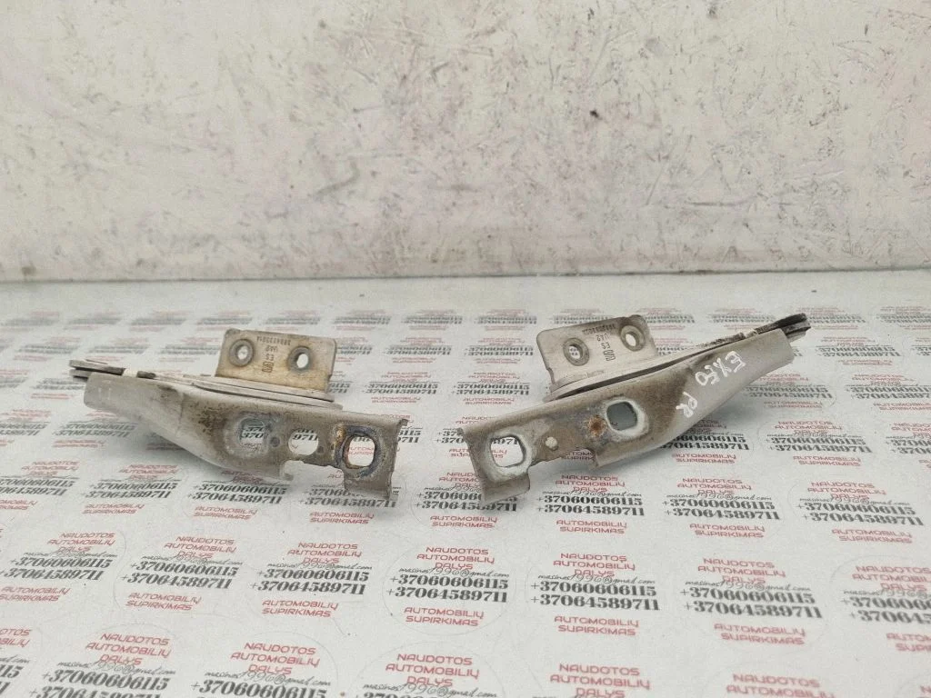 Engine bonnet/hood hinges 3R0823302A