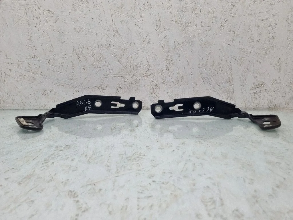 Engine bonnet/hood hinges – Audi A6 Allroad C6 (2006-2011)