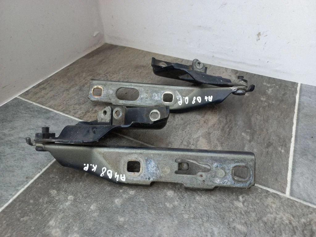 Engine bonnet/hood hinges – Audi A4 Allroad B8 (2008-2016)