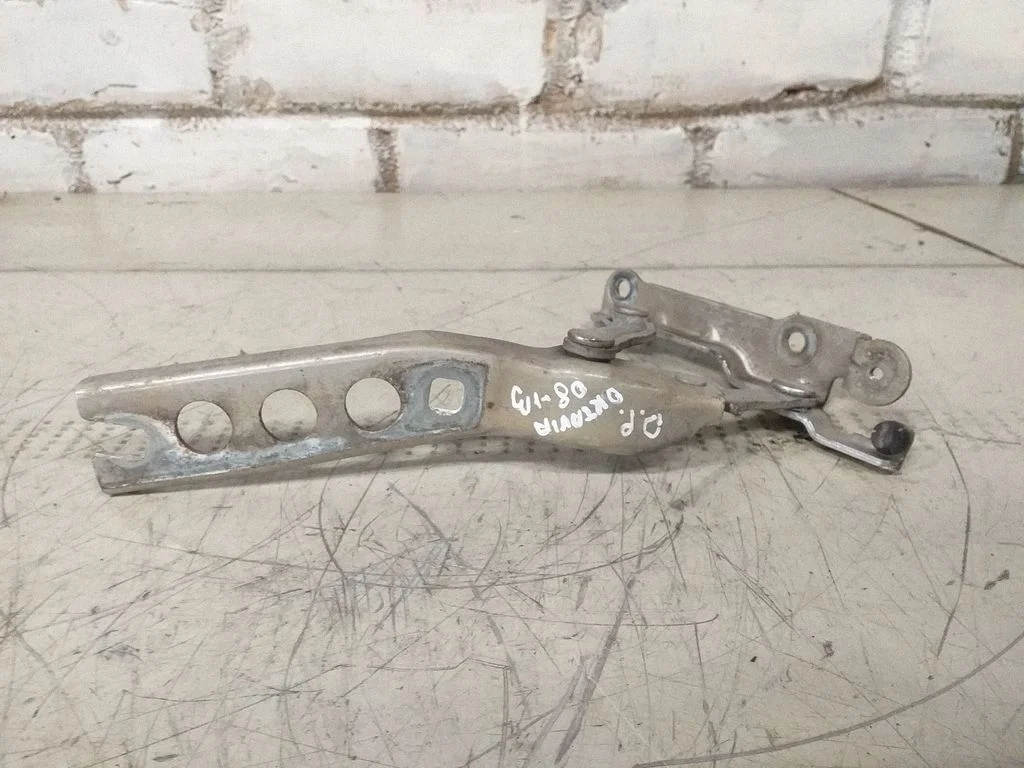 Engine bonnet/hood hinges – Skoda Octavia Mk3 (5E) (2013-2019)