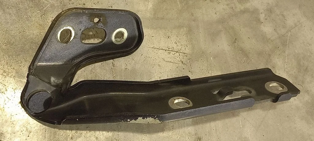 Mootorikapoti hinged – Audi A6 Allroad C6 (2006-2011)