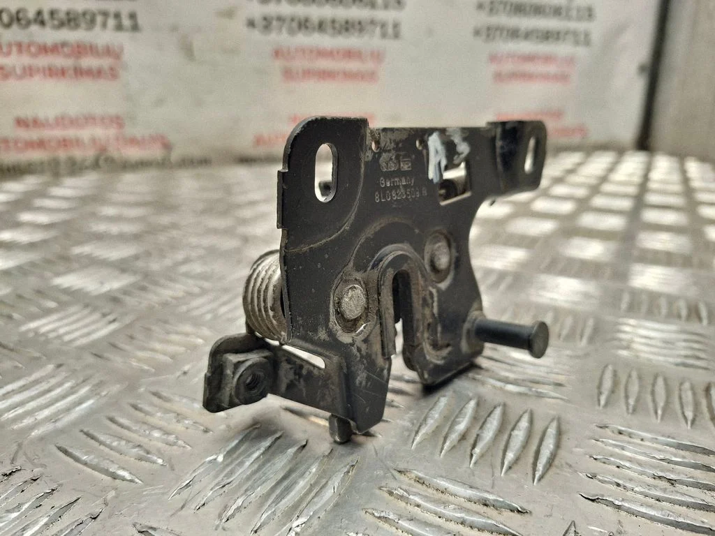 Zamek maski 8L0823509R