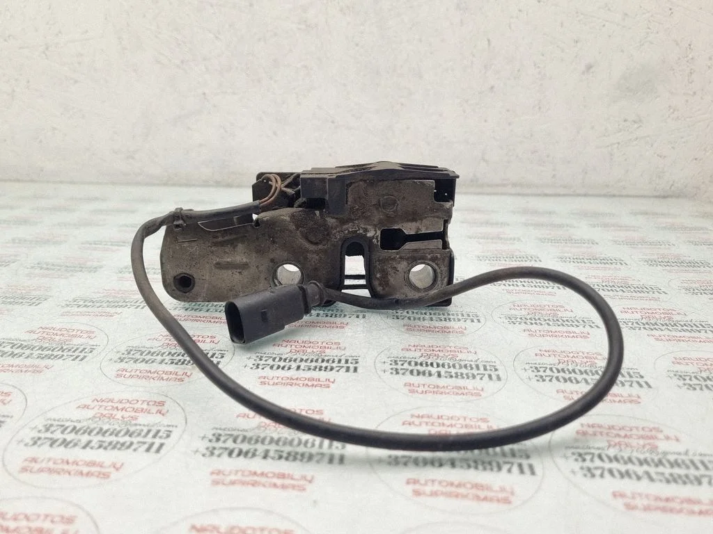 Engine bonnet/hood lock/catch 3C1823509