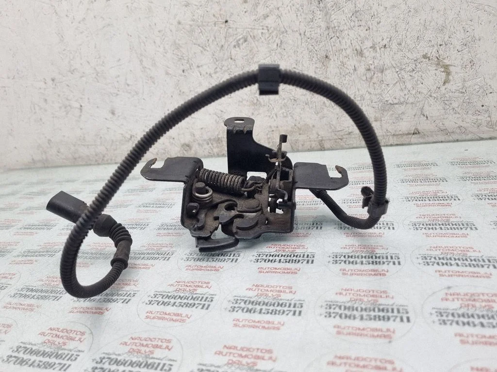 Engine bonnet/hood lock/catch – Volkswagen Golf IV (1998-2005)
