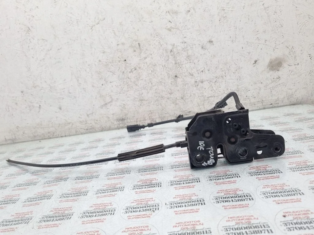 Engine bonnet/hood lock/catch 1T0823509B