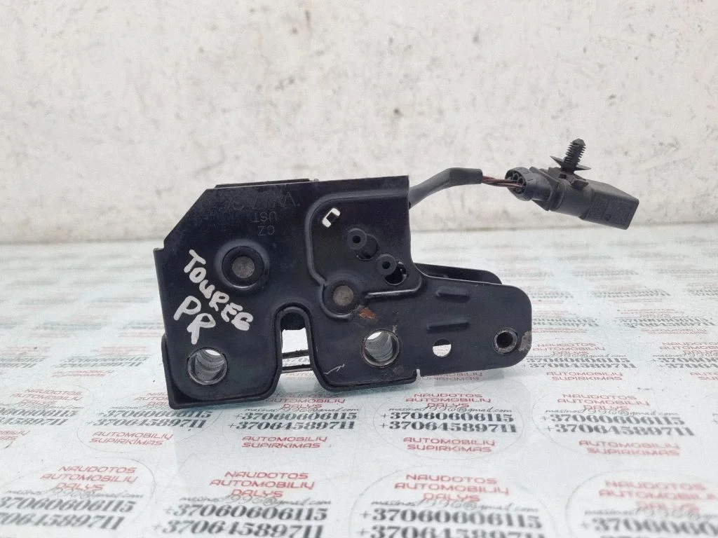 Engine bonnet/hood lock/catch – Volkswagen Touareg I (2002-2010)