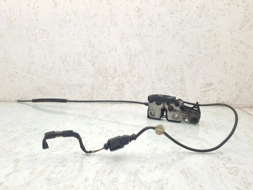 Zamek maski – Volkswagen Passat B6 (2005-2010)