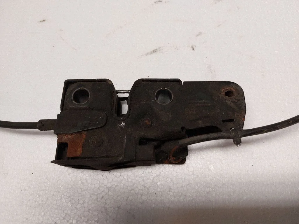 Mootorikapoti lukk 3C1823509D
