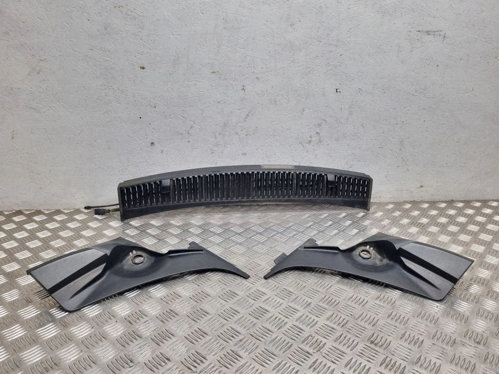 Wiper trim – Volkswagen Sharan (2001-2010)