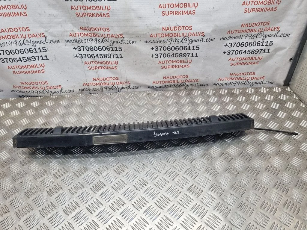 Wiper trim – Volkswagen Sharan (2001-2010)