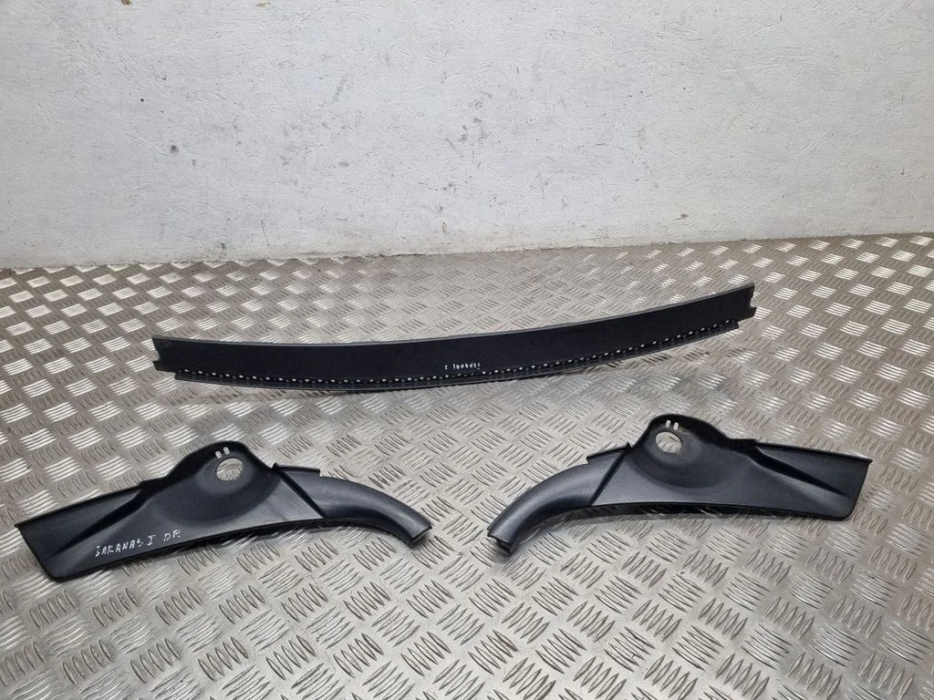 Wiper trim – Volkswagen Sharan (1996-2000)