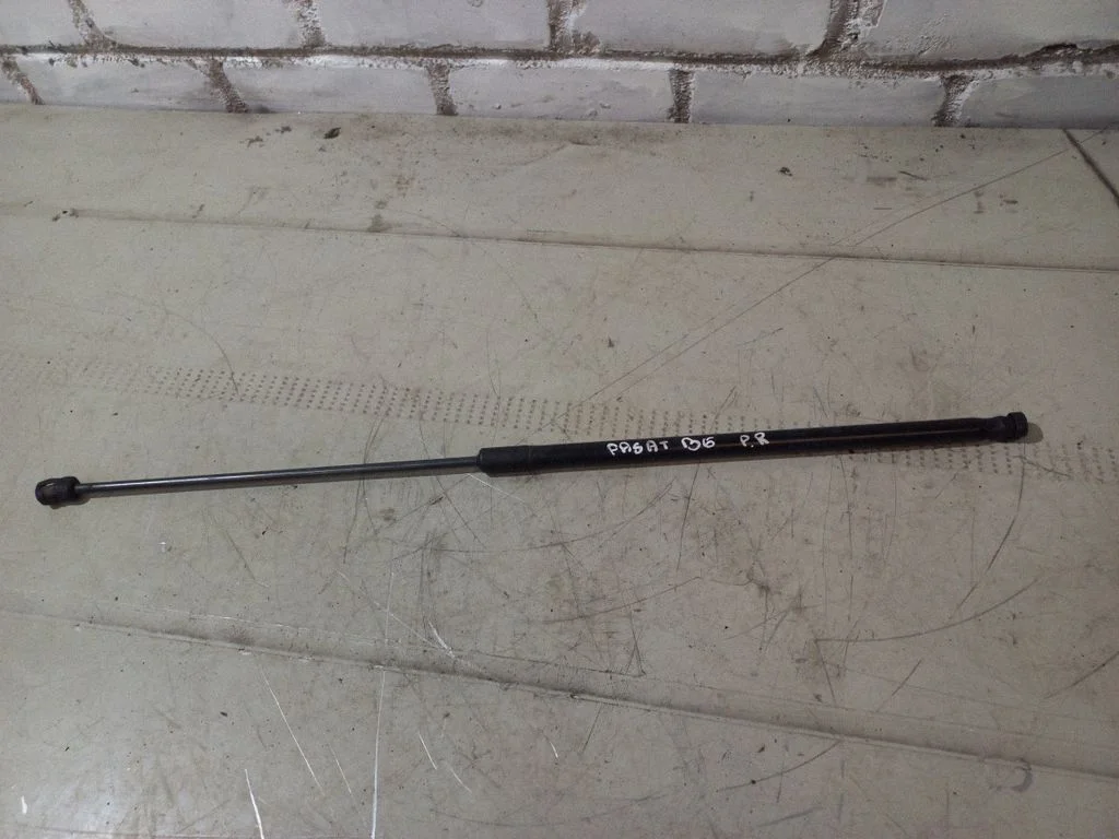 Front bonnet/hood damper/strut – Volkswagen Passat B6 (2005-2010)