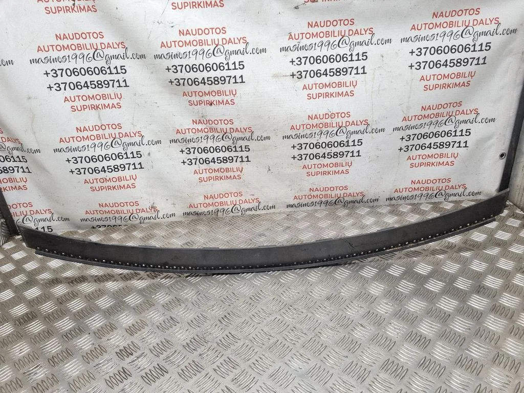 Wiper trim – Ford Galaxy (1995-2000)