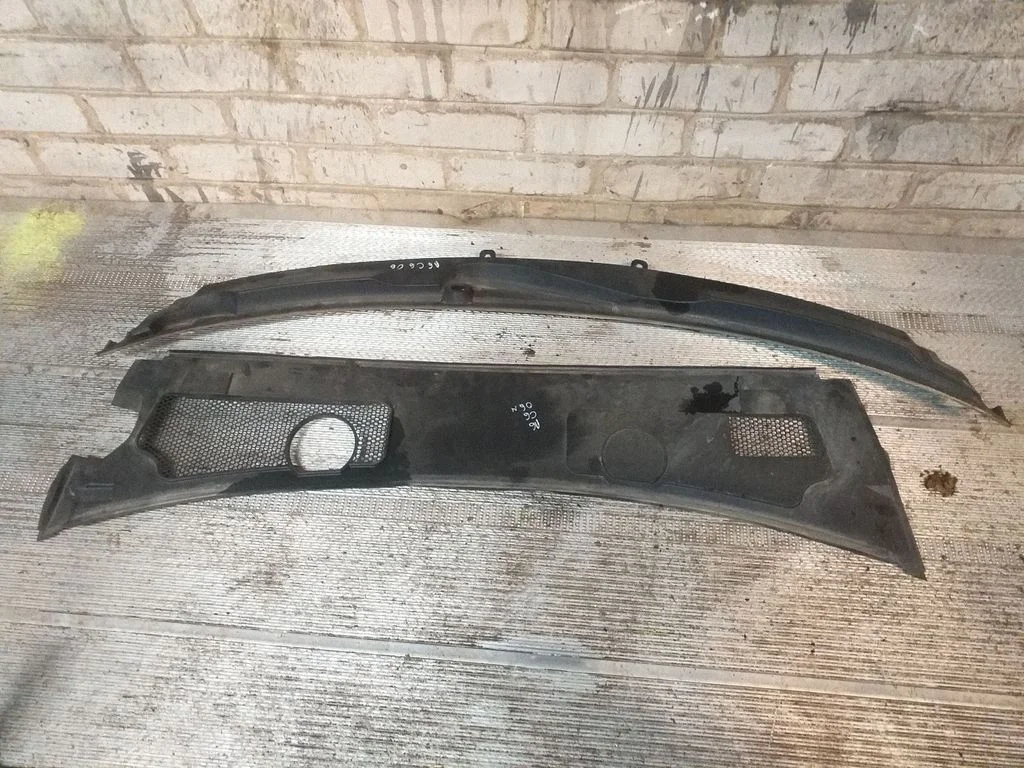 Wiper trim – Audi A6 Allroad C6 (2006-2011)