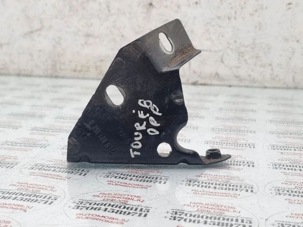 Fender mounting bracket 7L6821152B