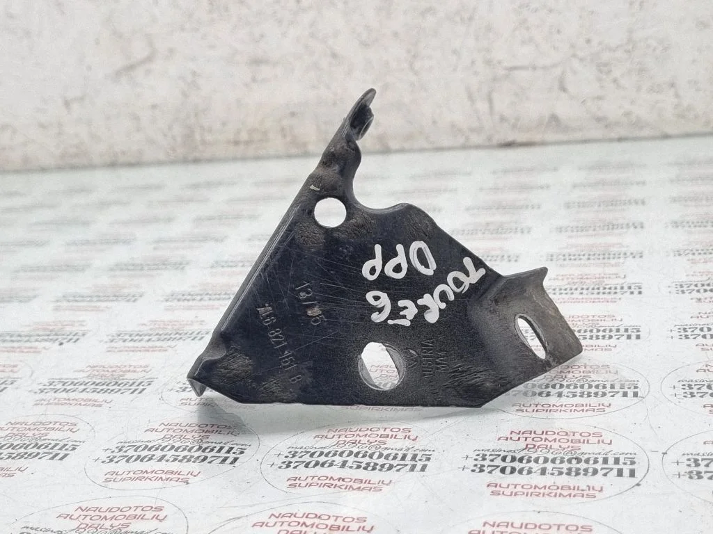 Fender mounting bracket 7L6821151B
