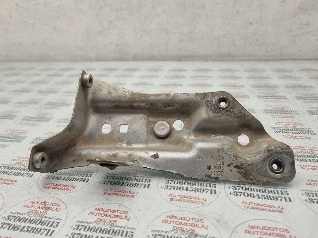 Fender mounting bracket 8P0821135