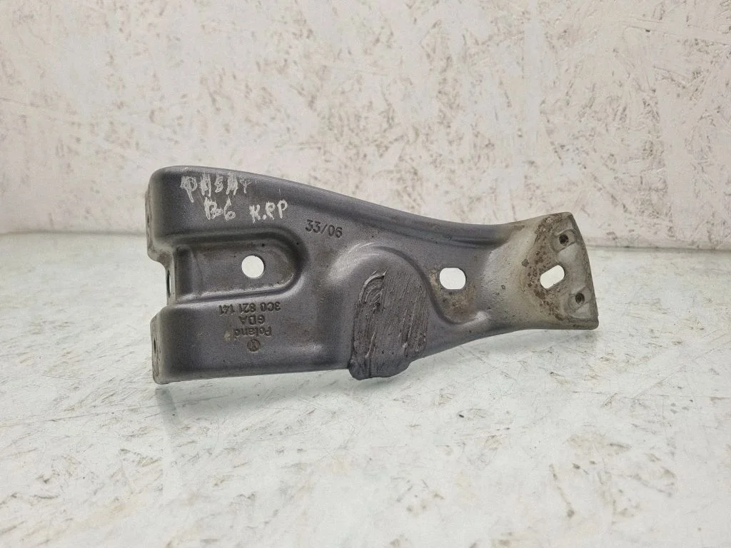 Fender mounting bracket – Volkswagen Passat B6 (2005-2010)