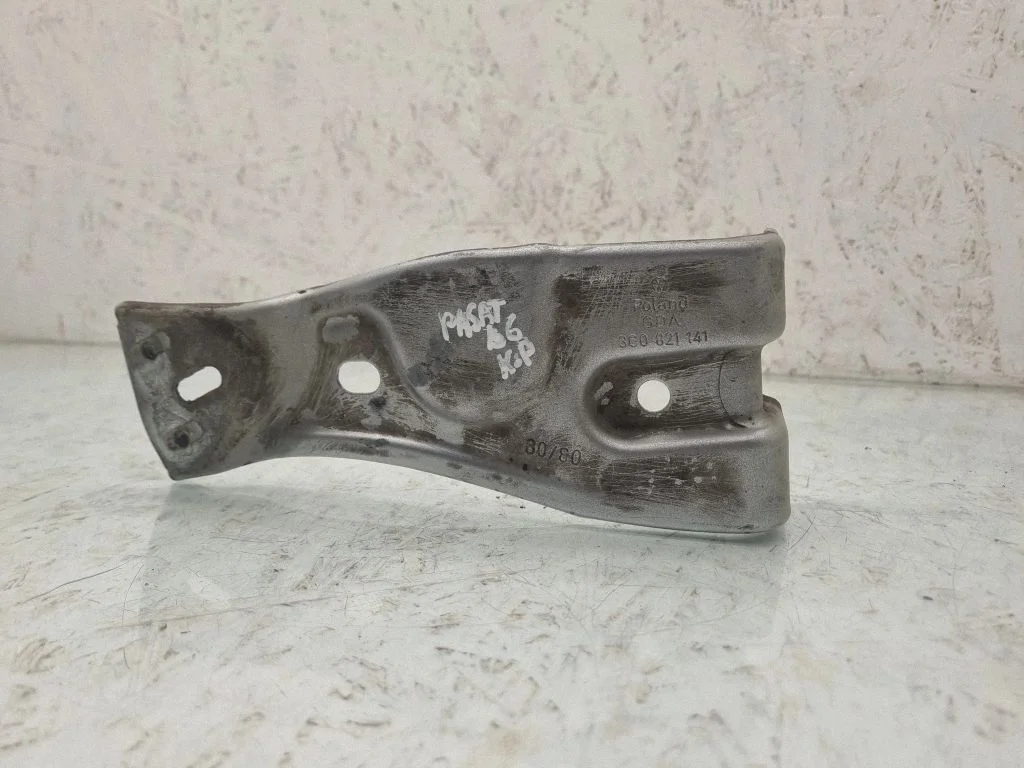 Fender mounting bracket – Volkswagen Passat CC (2008-2016)
