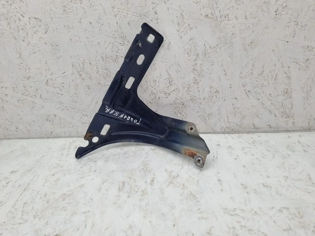 Fender mounting bracket – Volkswagen Touran I (2003-2010)