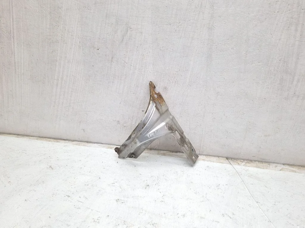 Fender mounting bracket 1T0821133