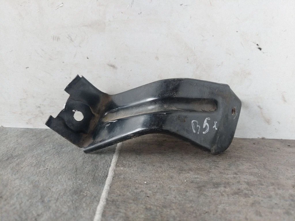 Poritiiva kinnitusklamber 3B0821237R