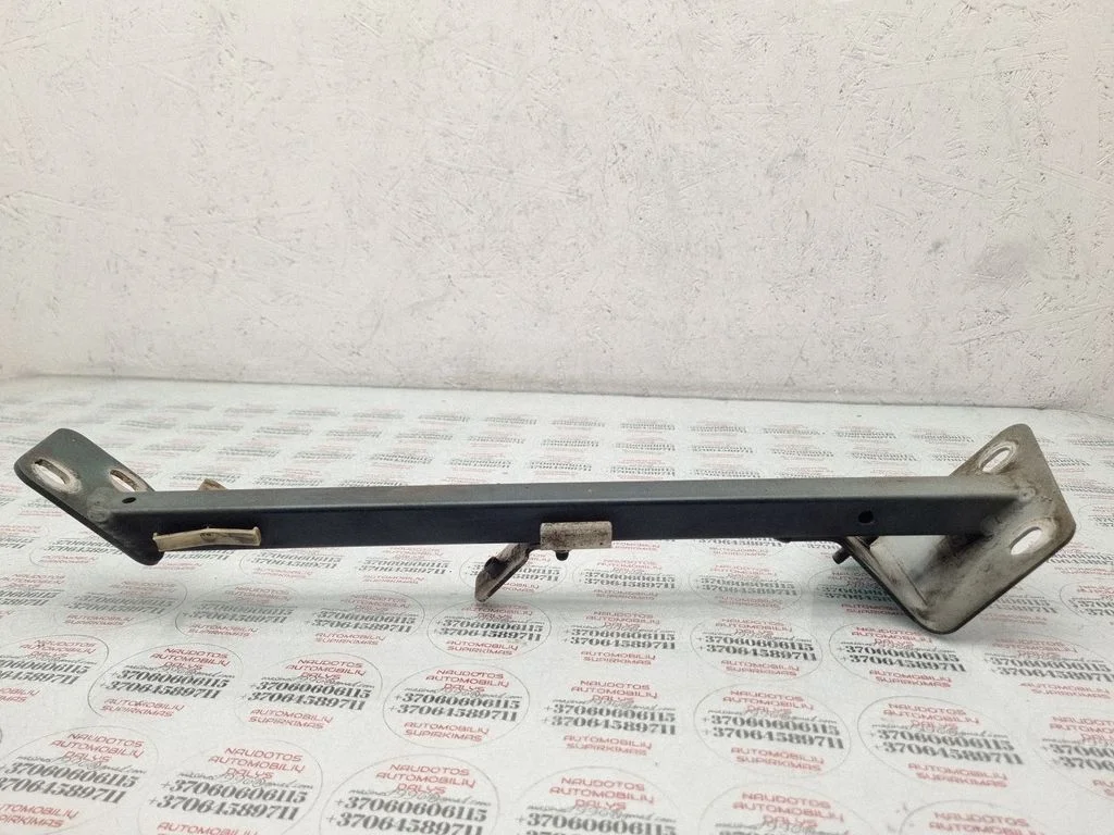 Fender mounting bracket – Audi A8 S8 D3 4E (2002-2009)
