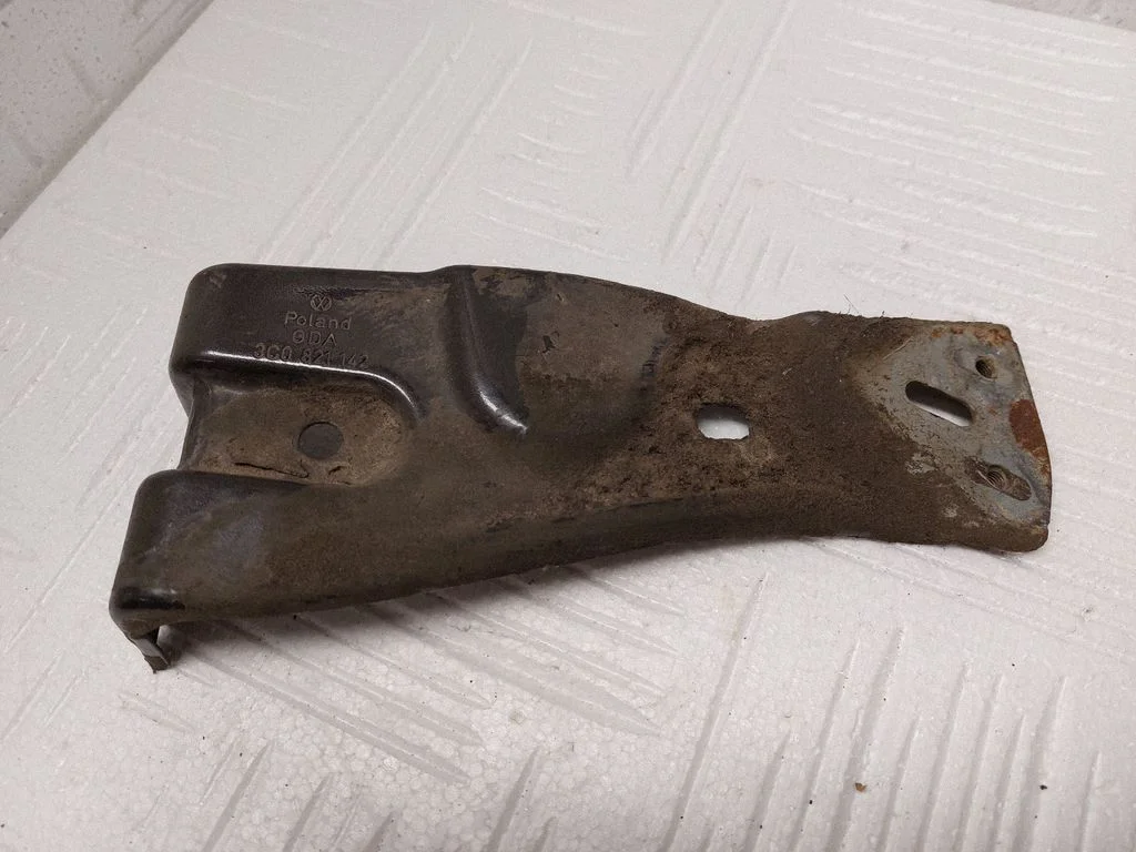 Fender mounting bracket – Volkswagen Passat CC (2008-2016)