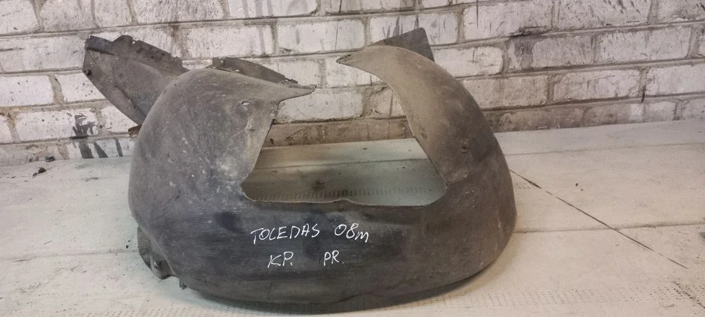 Front wheel arch liner splash guards 5P0809957C