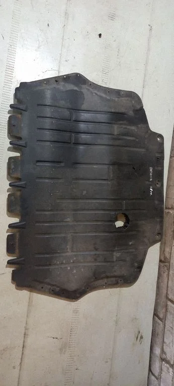 Engine splash shield/under tray – Skoda Octavia Mk2 (1Z) (2004-2013)