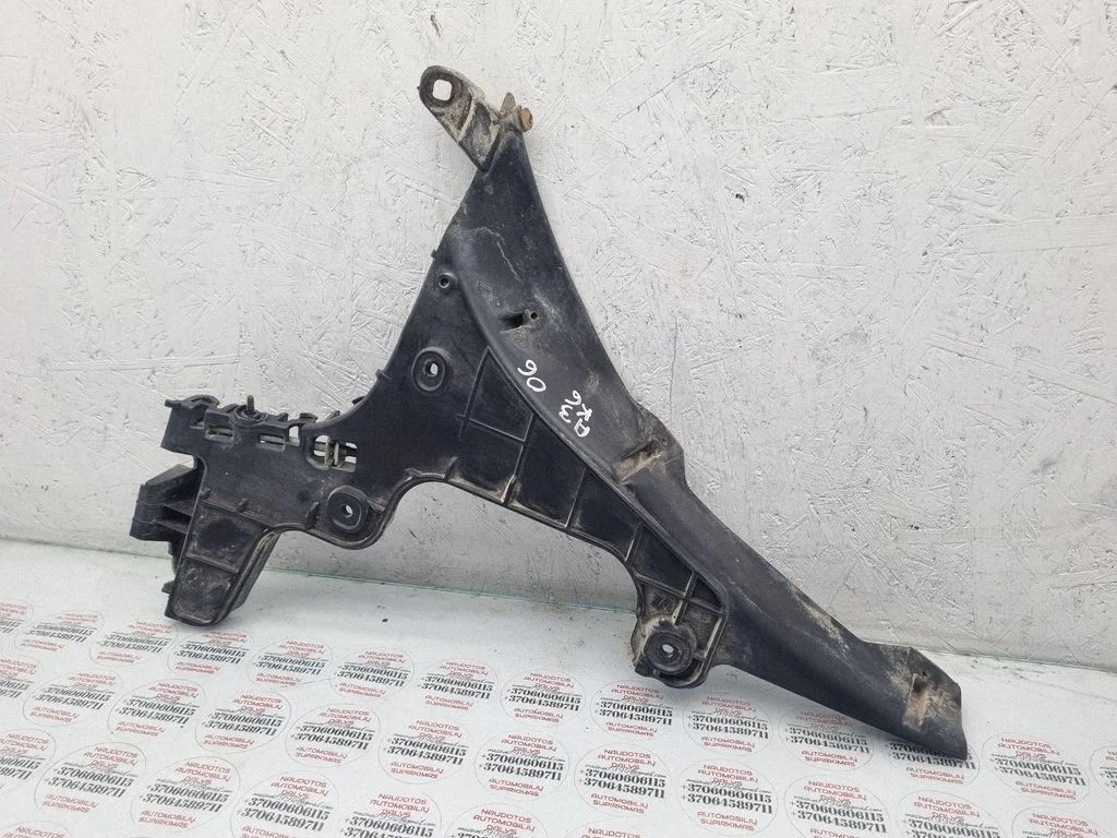 Rear bumper mounting bracket 8P3807377B