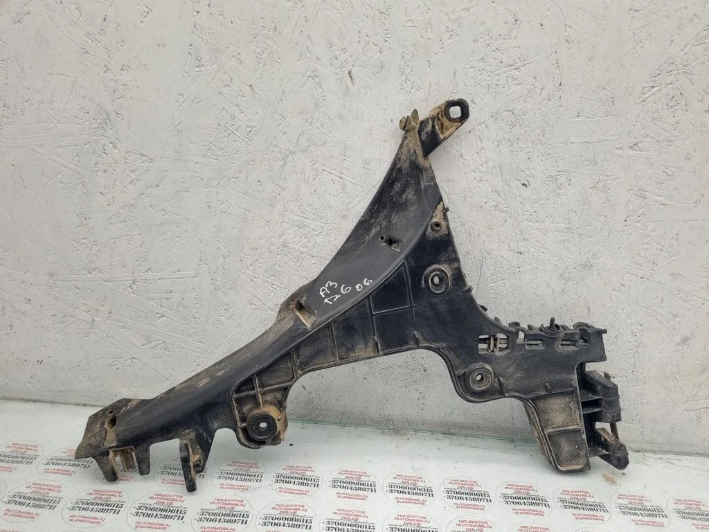 Rear bumper mounting bracket 8P3807378B