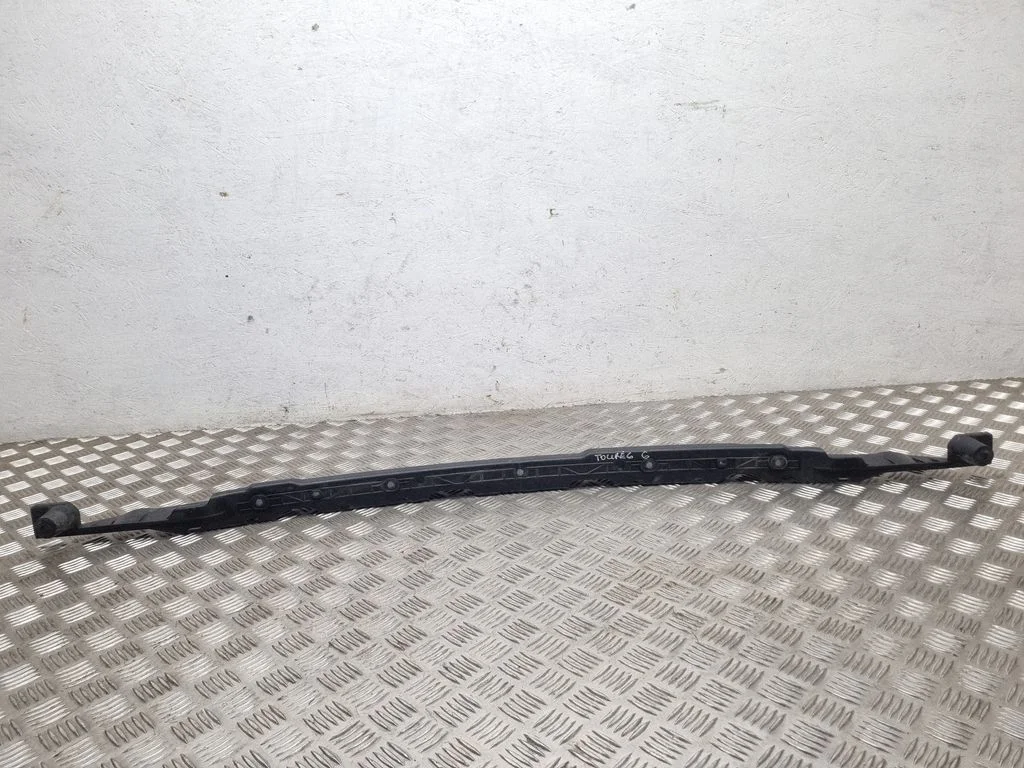 Rear bumper mounting bracket 7L6807863B