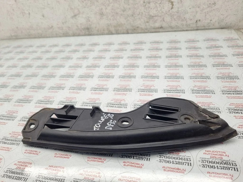Rear bumper mounting bracket 7L6807394B