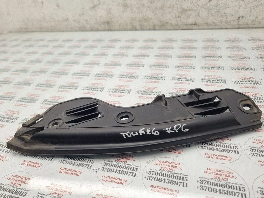Rear bumper mounting bracket 7L6807393B