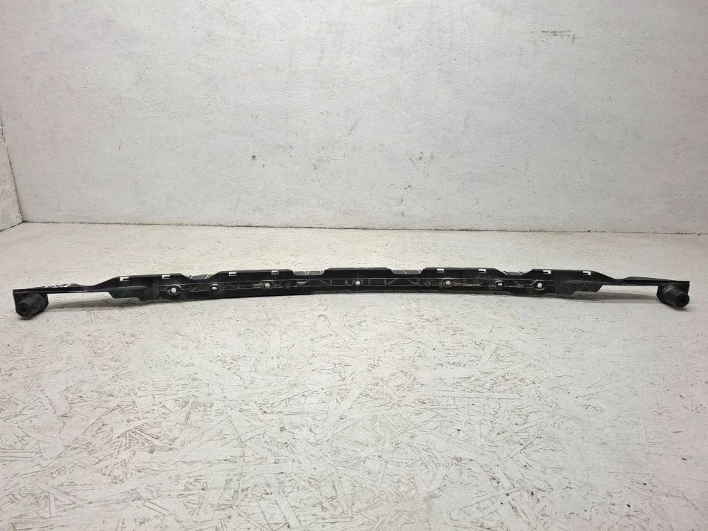 Rear bumper mounting bracket 7L6807863B