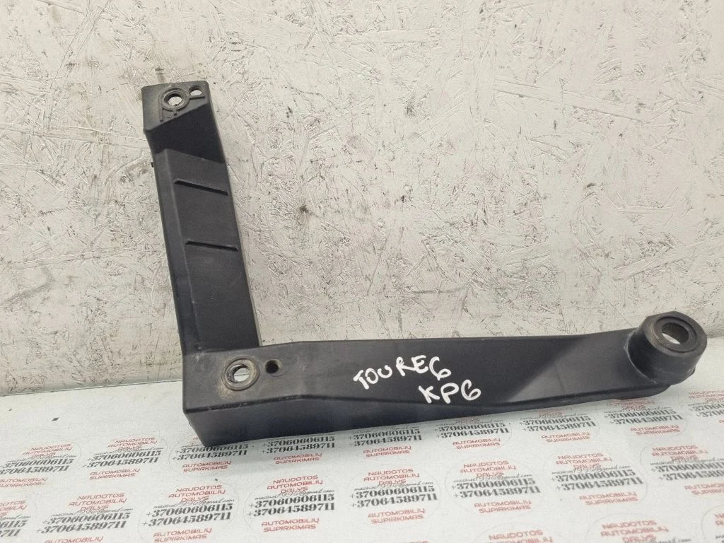 Rear bumper mounting bracket 7L6807861