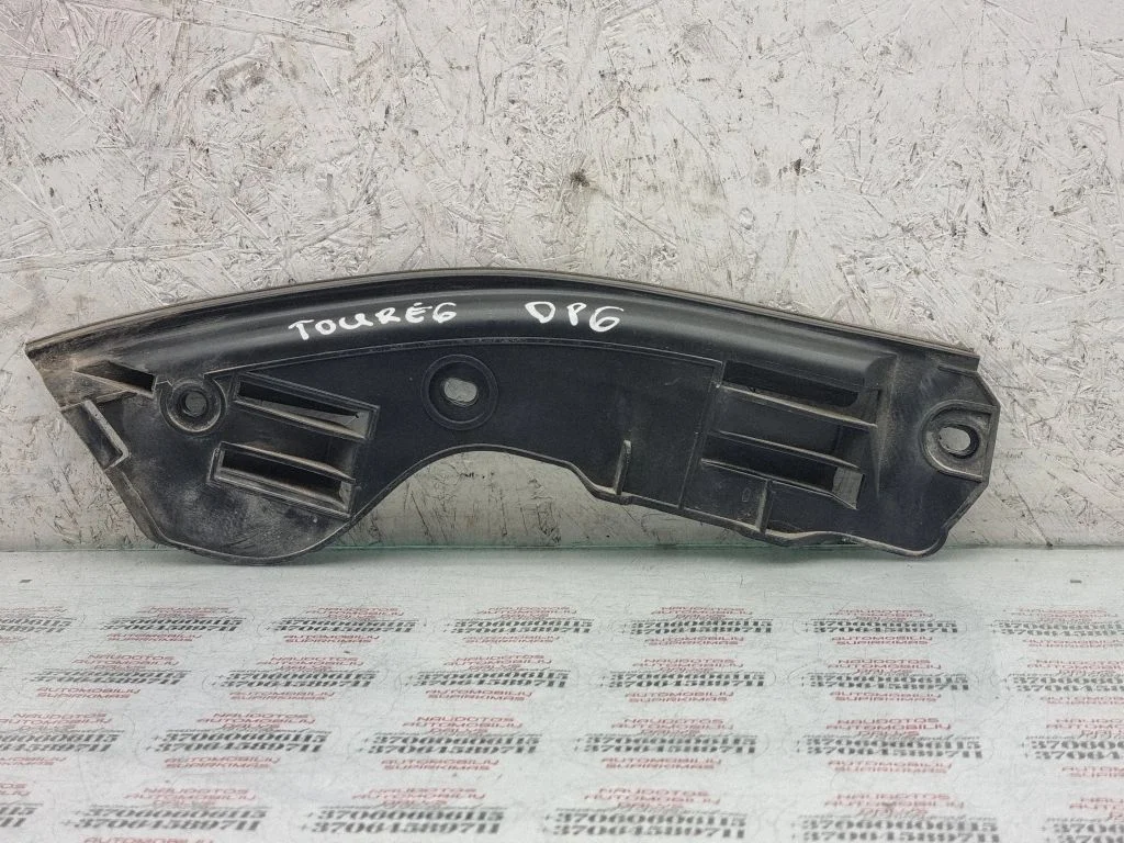 Rear bumper mounting bracket 7L6807394B
