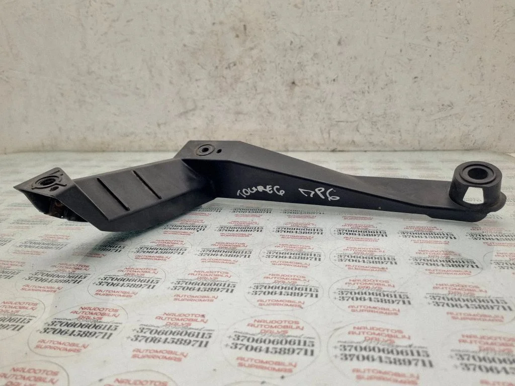 Rear bumper mounting bracket 7L6807862