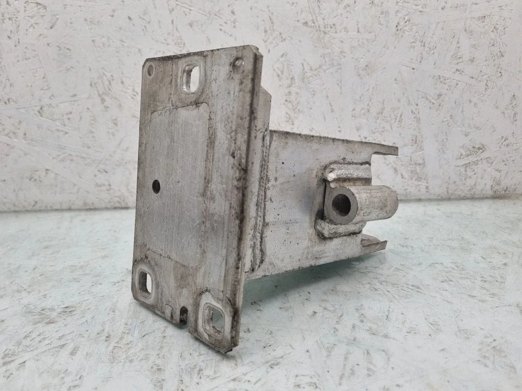 Aizmugurējā bufera turētājs 8K0807134C