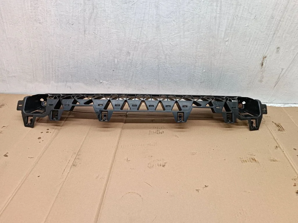 Rear bumper mounting bracket 8P4801421