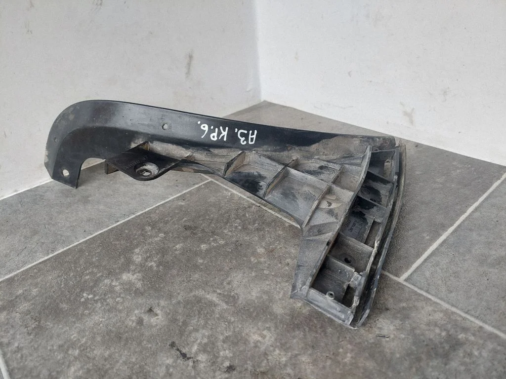 Rear bumper mounting bracket – Audi A3 S3 8L (1996-2003)
