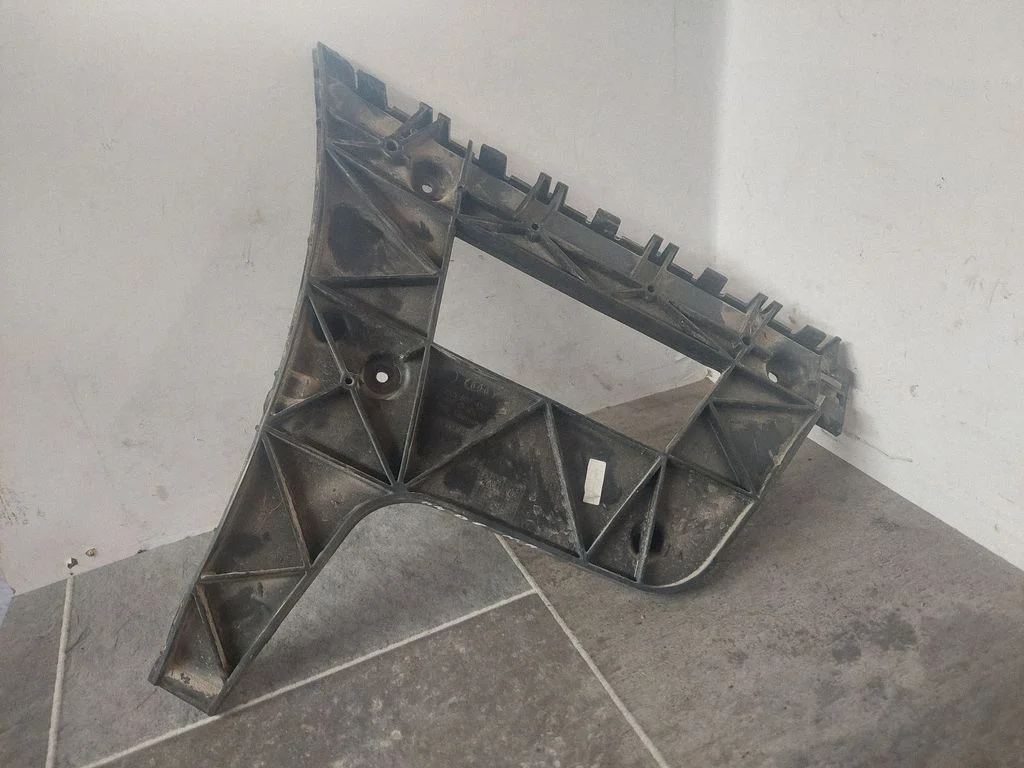 Tagumise kaitseraua kinnitusklamber – Audi A4 Allroad B8 (2008-2016)