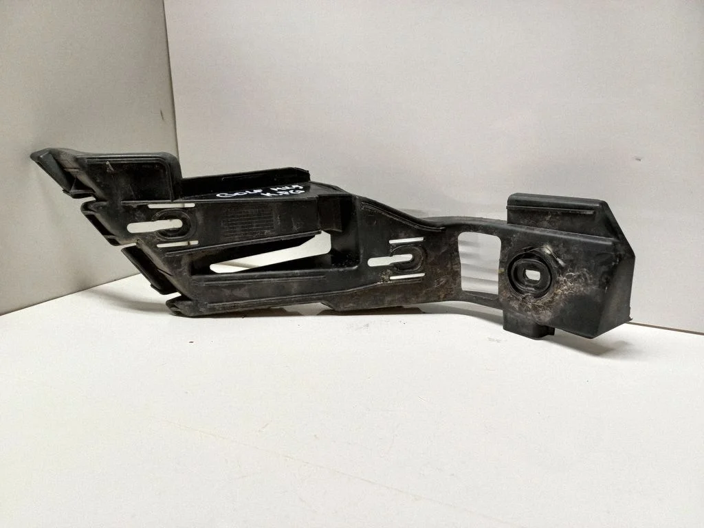 Rear bumper mounting bracket 1K6807375ZSB