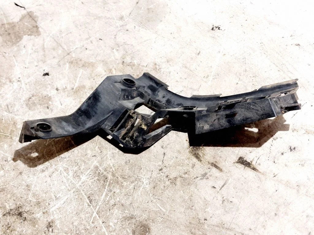 Rear bumper mounting bracket 5M0807375