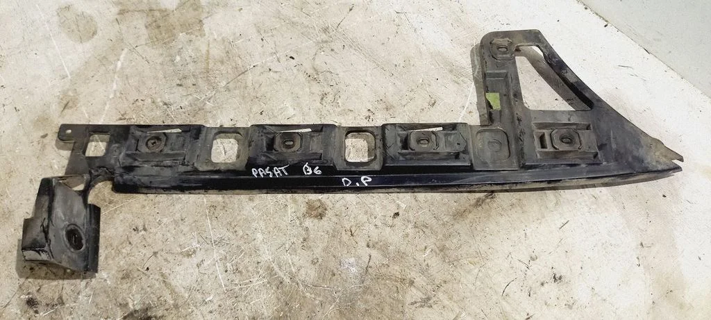 Rear bumper mounting bracket 3C5807394